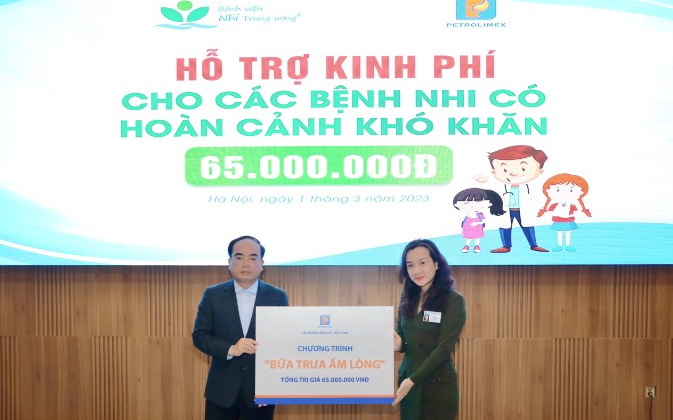 Petrolimex chia sẻ “Bữa trưa ấm lòng” tại Bệnh viện Nhi trung ương