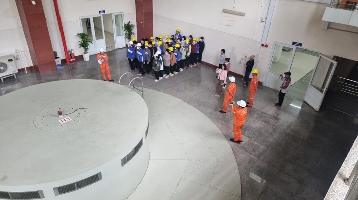 Nhà máy Thủy điện Buôn Tua Srah đón đoàn học sinh tham quan, hướng nghiệp