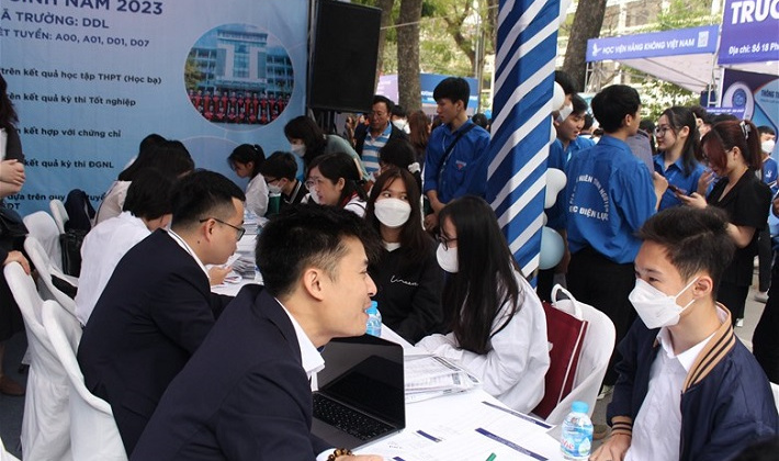 Trường Đại học Điện lực: Ấn tượng gian hàng tư vấn tuyển sinh năm 2023
