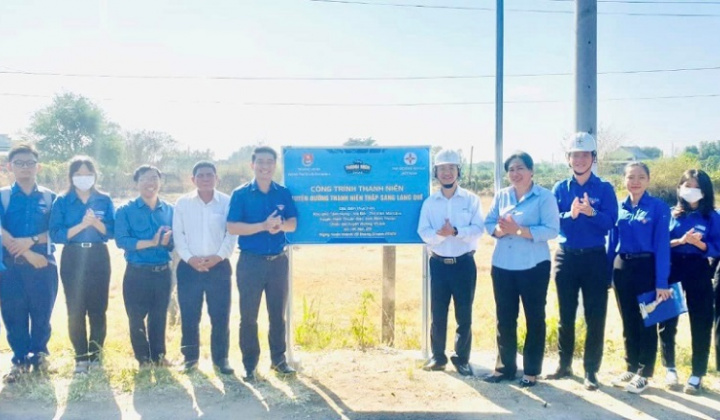 PC Bình Thuận: Bàn giao công trình thanh niên “Thắp sáng đường quê”