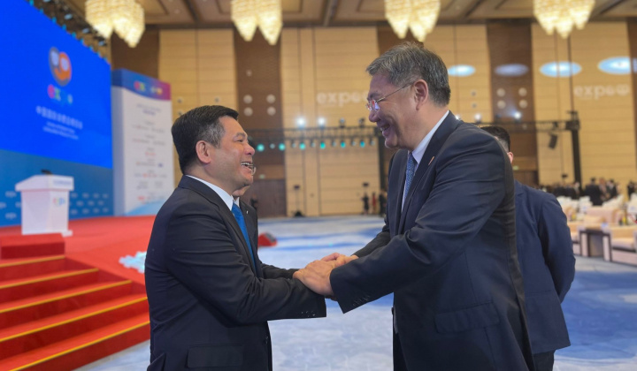 Bộ trưởng Nguyễn Hồng Diên tham dự Lễ khai mạc Hội chợ hàng tiêu dùng quốc tế Hải Nam, Trung Quốc
