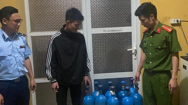 Quản lý thị trường Hà Nội: Liên tiếp phát hiện các vụ vận chuyển “khí cười” N20