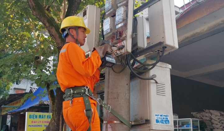 Lợi ích “kép” từ công tơ điện tử đo xa