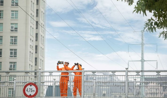 EVNHANOI cảnh báo nguy cơ vi phạm an toàn hành lang lưới điện