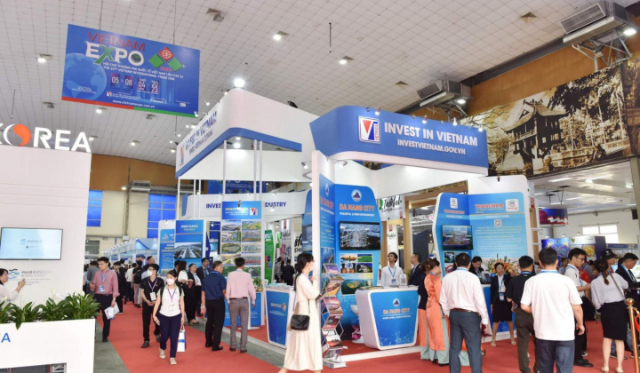 Khu gian hàng “Invest in Vietnam” tại VIETNAM EXPO - cầu nối xúc tiến đầu tư phát triển công nghiệp trọng điểm Việt Nam