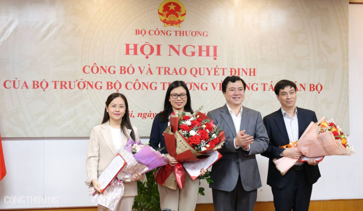 Lễ công bố và trao quyết định của Bộ trưởng Bộ Công Thương về công tác cán bộ