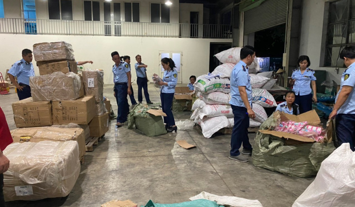 Thu giữ gần 7.000 điếu xì gà ngoại nhập tại một doanh nghiệp Logistics Viettel