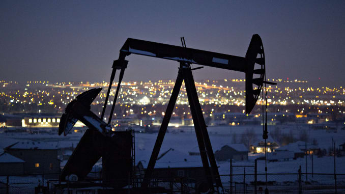 Giá dầu thô giảm tuần thứ tư liên tiếp, Hoa Kỳ bế tắc trong khủng hoảng trần nợ công, Trung Quốc đối mặt nguy cơ giảm phát