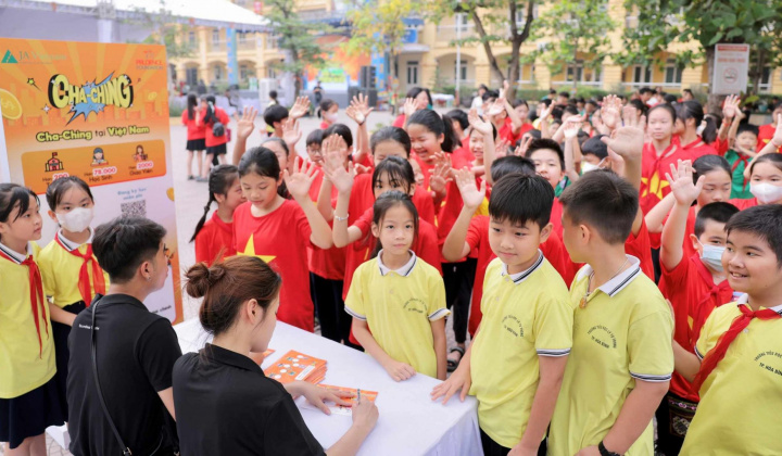 Sôi nổi ngày hội “vừa chơi vừa học” giáo dục tài chính, kỹ năng quản lý tiền cho trẻ