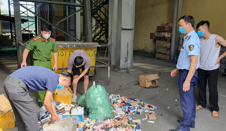 Cục QLTT Hưng Yên: tiêu hủy trên 1.000 sản phẩm tinh dầu và máy hút thuốc lá điện tử