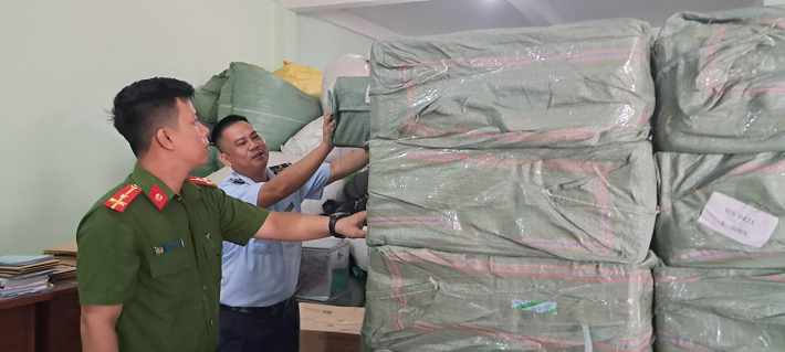 Ngăn chặn hàng chục tấn hàng hoá không rõ nguồn gốc xuất xứ