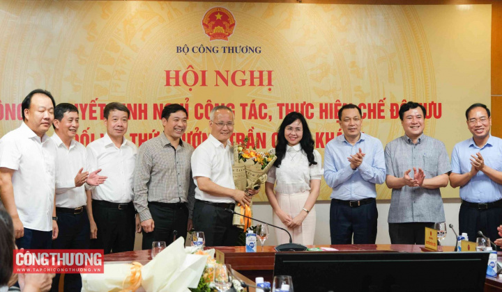 Công bố quyết định nghỉ hưu theo chế độ với Thứ trưởng Trần Quốc Khánh