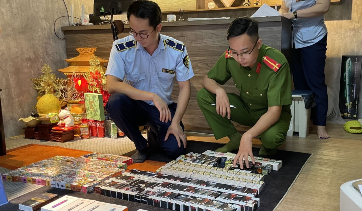 Hà Nội: Liên tiếp tạm giữ hàng trăm sản phẩm thuốc lá điện tử nhập lậu
