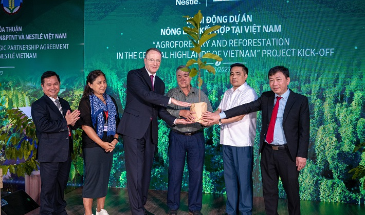 Nestlé tăng cường hợp tác thúc đẩy nông nghiệp tái sinh và phát thải thấp