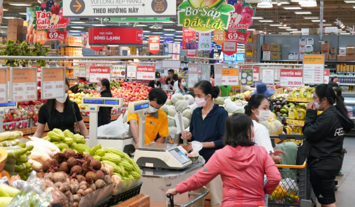 Giải pháp nâng cao năng lực cạnh tranh của doanh nghiệp bán lẻ nội địa