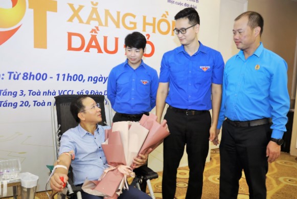 “Giọt Xăng hồng - Giọt Dầu đỏ” Petrolimex gửi tới cộng đồng