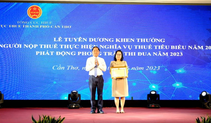 EVNGENCO2 nhận bằng khen về công tác nộp thuế