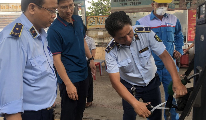 Xử phạt hơn 200 triệu đồng đơn vị kinh doanh xăng dầu không đủ điều kiện