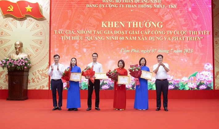 Than Thống Nhất trao giải cuộc thi viết tìm hiểu “Quảng Ninh 60 năm xây dựng và phát triển” cấp Công ty