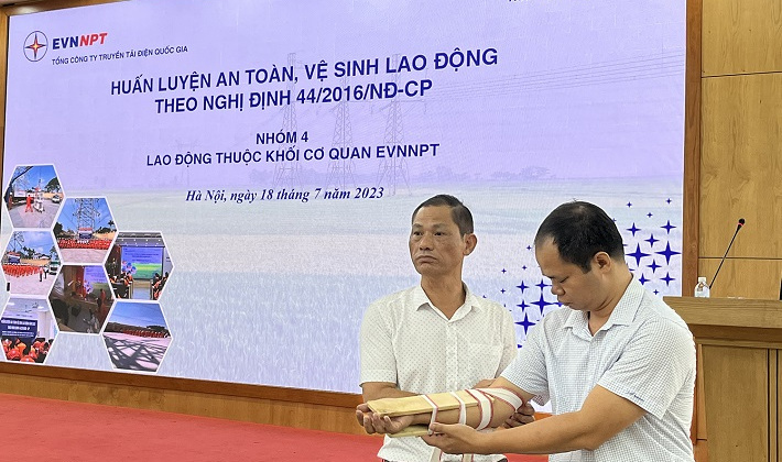 EVNNPT: Nâng cao kiến thức về an toàn vệ sinh lao động