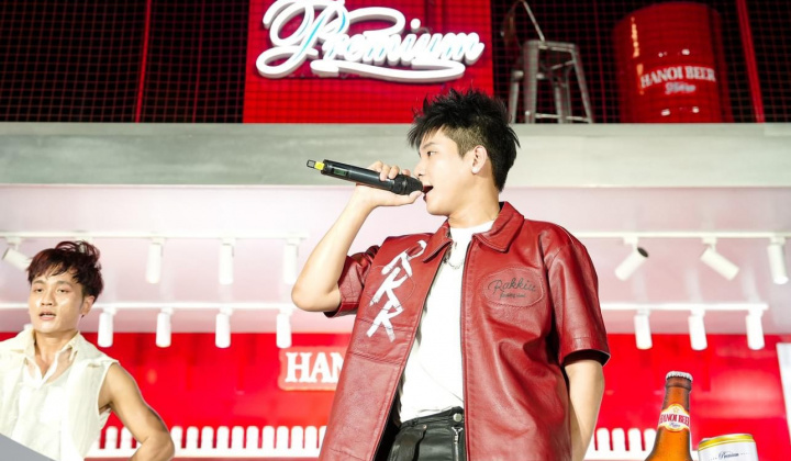 Cùng ca sỹ Quân A.P và Bia Hà Nội đốt cháy sân khấu “Chào hè rực rỡ” tại Sầm Sơn