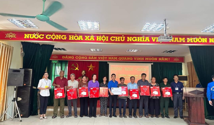 Đoàn Thanh niên Công ty CP Xà Phòng Hà Nội tri ân các anh hùng liệt sĩ
