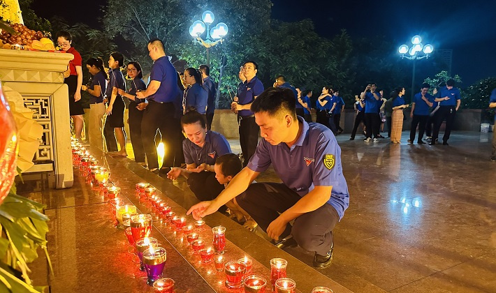Thanh niên Quản lý thị trường thắp 1.000 ngọn nến tri ân các anh hùng liệt sĩ