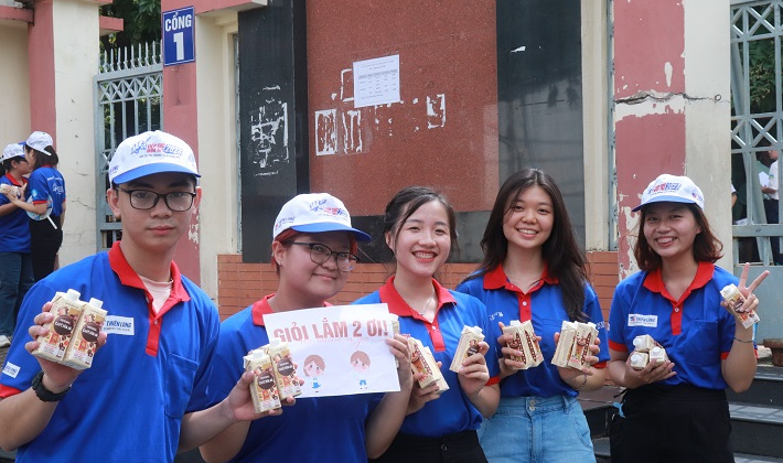 Nestlé Việt Nam chi 135 ngàn suất quà Tiếp sức mùa thi 2023