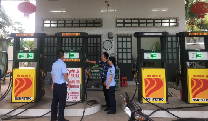 Phát hiện trên 2.600 lít xăng không đạt chất lượng tại Cần Thơ