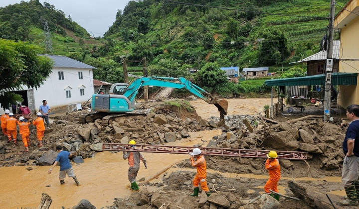 Điện lực Yên Bái nỗ lực cấp điện trở lại cho huyện Mù Cang Chải