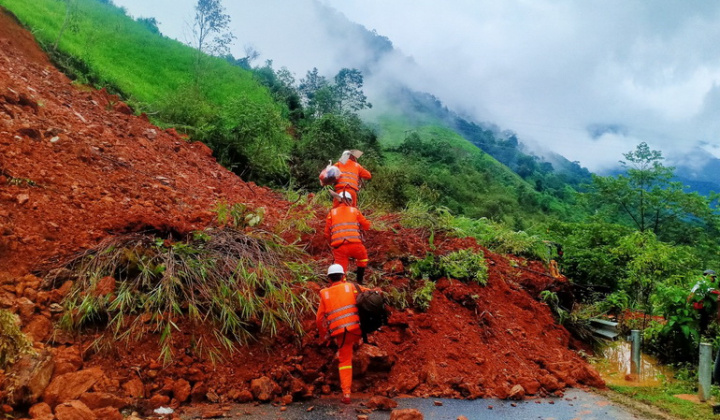 Truyền tải điện Tây Bắc 2: Ứng phó với mưa lũ, đảm bảo vận hành an toàn lưới điện