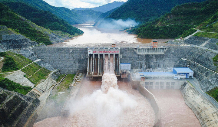 Mực nước hồ thủy điện ngày 13/8: Thủy điện miền Bắc nâng mực nước, Lai Châu tiếp tục phải xả tràn