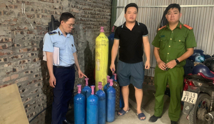 QLTT Hà Nội: Liên tiếp phát hiện, xử lý các vụ kinh doanh “khí cười” N20 không rõ nguồn gốc