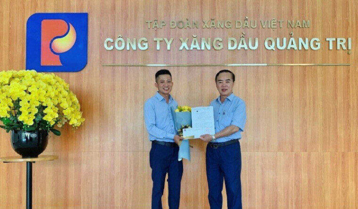 Petrolimex Quảng Trị vinh danh 2 nhân viên nhặt được của rơi trả lại người mất