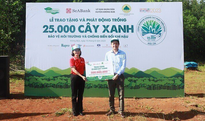 Ngân hàng SeABank trao tặng 25.000 cây phủ xanh đất rừng tại Đắk Lắk