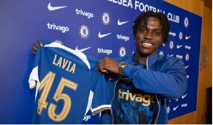 Romeo Lavia ký hợp đồng với Chelsea