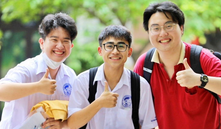 Điểm chuẩn một số trường vượt ngưỡng 27 điểm sau 6 ngày lọc ảo