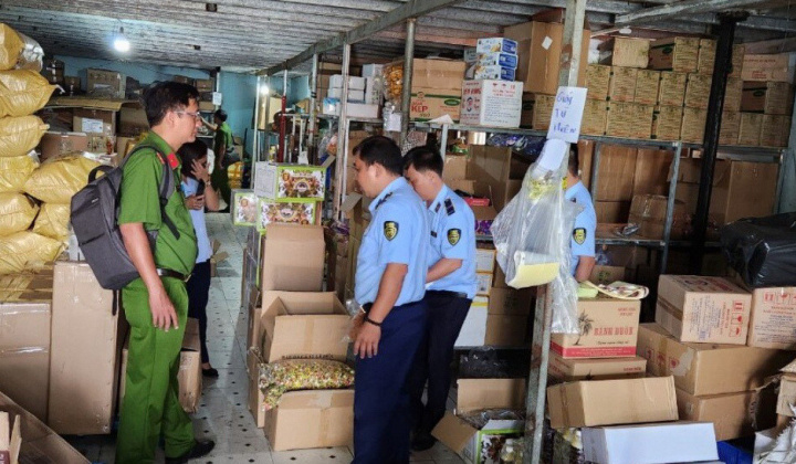 Bình Dương: Phát hiện trên 6 tấn thực phẩm nhập lậu, không rõ nguồn gốc xuất xứ