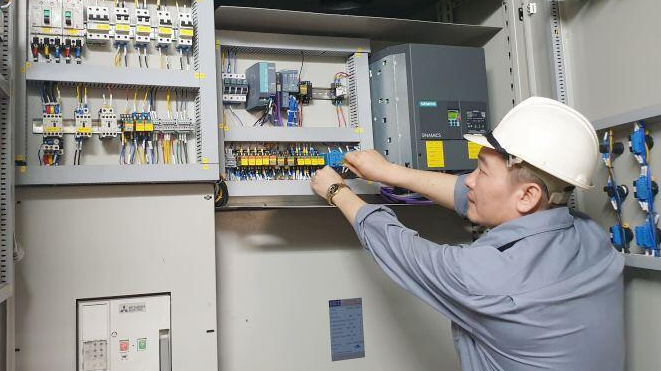 Tự động hóa và số hóa ở Nhà máy Cán thép Lưu Xá