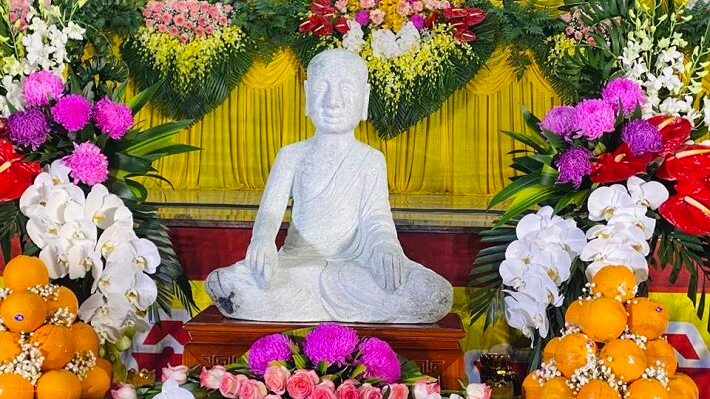 Khai tượng Phật hoàng Trần Nhân Tông bằng ngọc quý lớn nhất thế giới