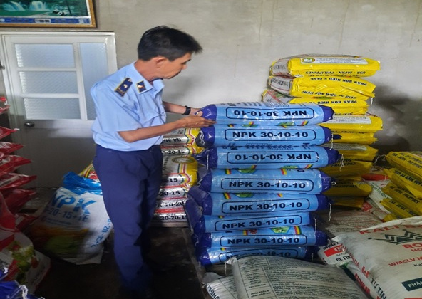 Xử phạt hành chính một cơ sở kinh doanh phân bón ở Đồng Tháp