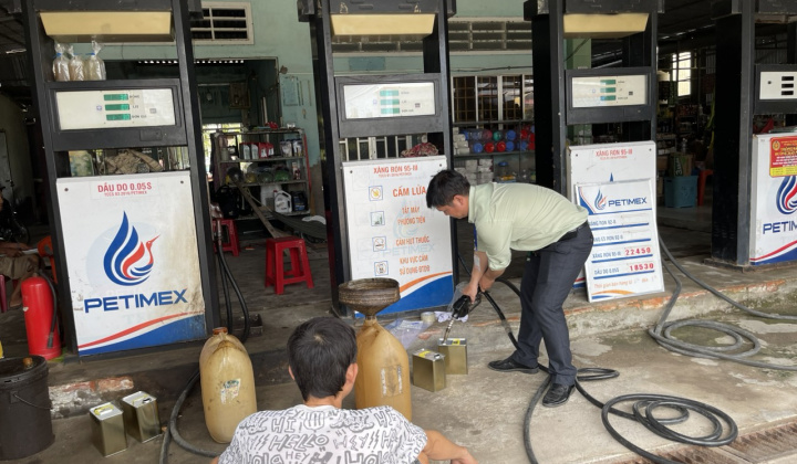 Vi phạm chất lượng xăng dầu, một doanh nghiệp bị phạt trên 200 triệu đồng