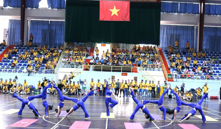 Ấn tượng mạnh với các tiết mục biểu diễn của CLB Yoga Supe Lâm Thao