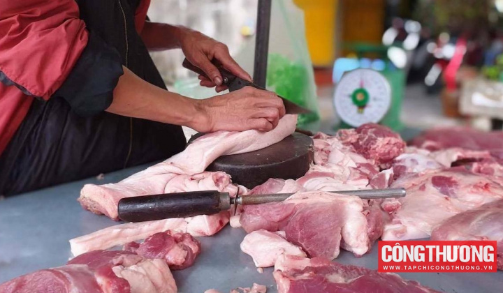 Giá heo hơi hôm nay 5/8: Miền Nam tiếp tục giảm, miền Bắc tăng mạnh thêm 2.000 đồng/kg