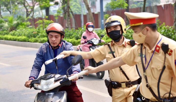 Cảnh sát giao thông được mặc thường phục khi thi hành nhiệm vụ