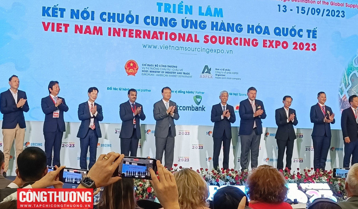Khai mạc Chuỗi sự kiện "Kết nối chuỗi cung ứng hàng hoá quốc tế - Viet Nam International Sourcing 2023"