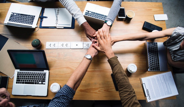 Mối quan hệ giữa đạo đức lãnh đạo, niềm tin tổ chức, sự hài lòng và sự gắn kết của nhân viên trong công việc