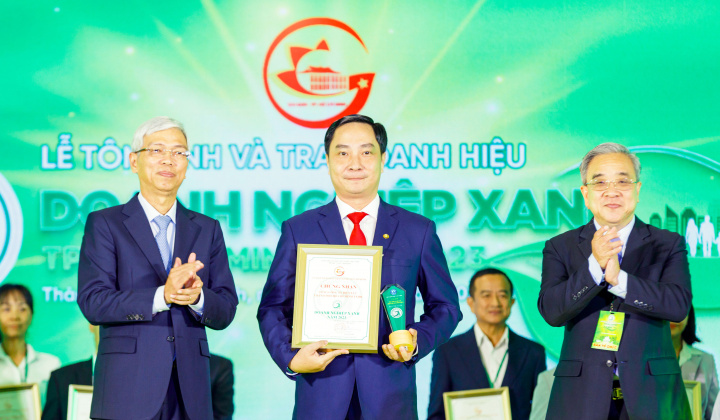 EVNHCMC nhận danh hiệu Doanh nghiệp Xanh 2023