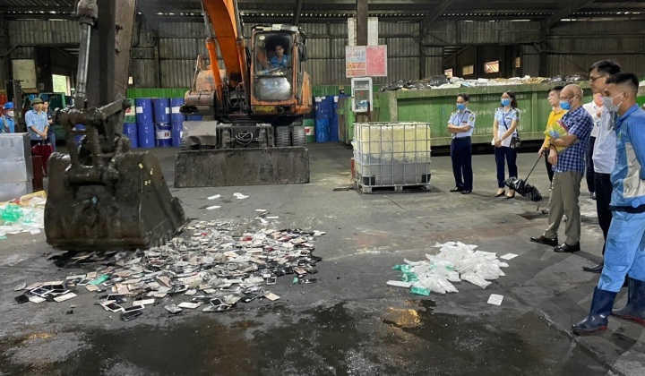 Hà Nội: Tiêu huỷ lô hàng hoá vi phạm hành chính đợt 4 trị giá gần 2 tỷ đồng