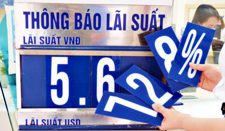 Hai ngân hàng lớn hạ lãi suất tiết kiệm xuống mức thấp nhất lịch sử